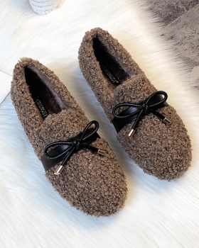 Thermal couples elmo wears outside shoes for women